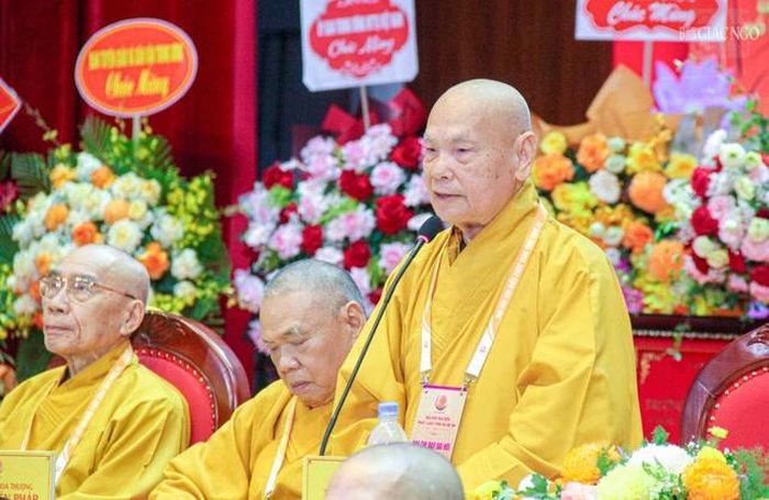 Trưởng lão Hòa thượng Thích Thiện Nhơn ban đạo từ chứng minh