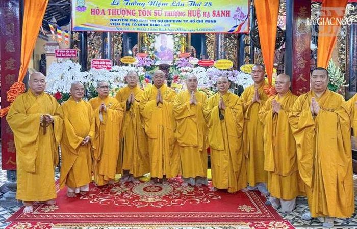 Chư tôn đức lãnh đạo Văn phòng II tưởng niệm vị giáo phẩm đã có nhiều cống hiến cho Đạo pháp và Dân tộc