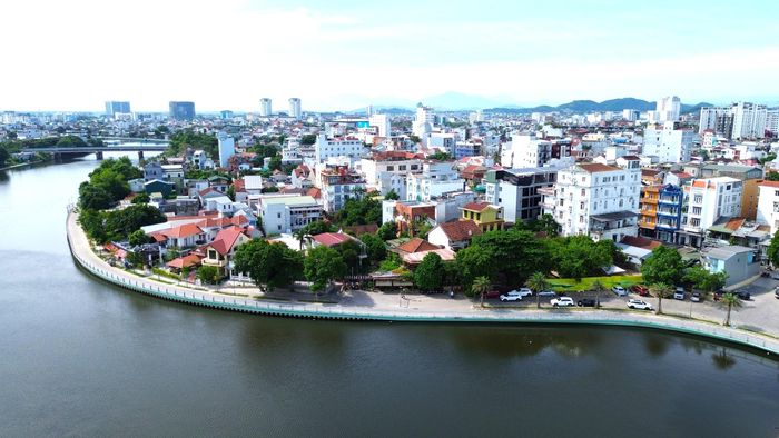 Cụ thể, dự kiến đoạn từ Đập Đá đến cầu Vỹ Dạ sẽ giao cho phường Thuận Hóa và đoạn từ cầu Vỹ Dạ đến cầu Vân Dương sẽ giao cho phường Vỹ Dạ khai thác các dịch vụ về đêm.