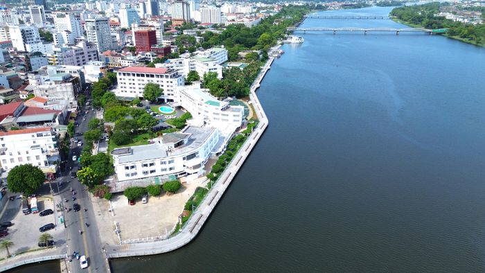 Công trình đường đi bộ ven sông Như Ý hoàn thành sẽ kết nối với tuyến đường đi bộ dọc bờ sông Hương, đoạn từ chân cầu Đập Đá đến bến thuyền Tòa Khâm, vừa hoàn thành cuối năm 2025.