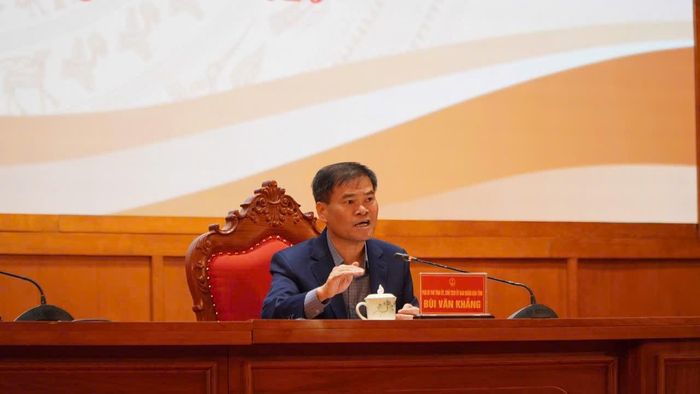 Ông Bùi Văn Khắng - Chủ tịch UBND tỉnh Quảng Ninh chỉ đạo tại hội nghị. Ảnh T.D