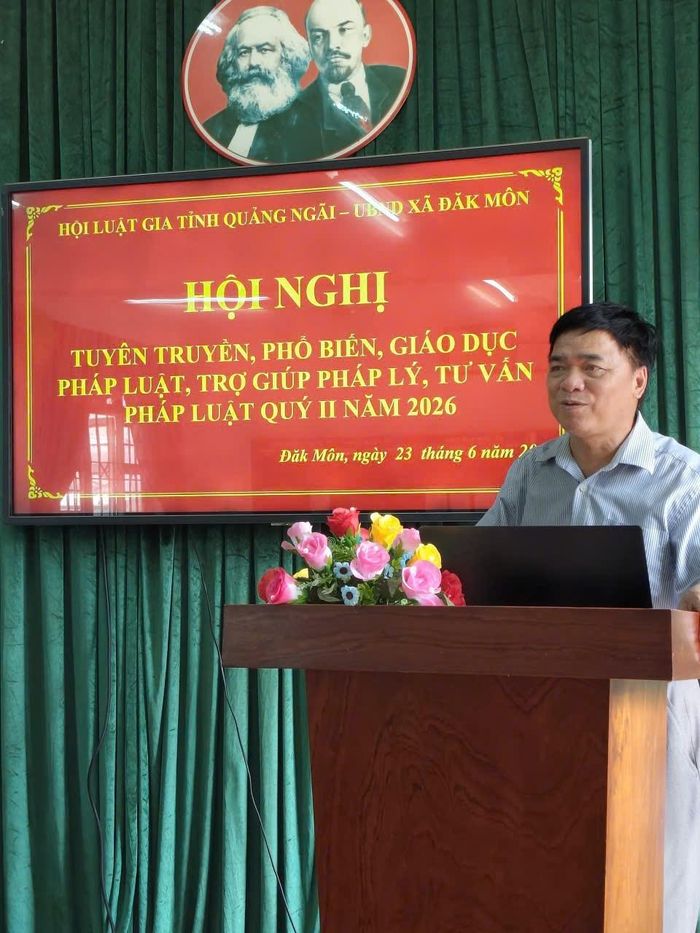 Ông Nguyễn Văn Hiếng, Đảng ủy viên, Phó Chủ tịch UBND xã Đăk Môn tham dự hội nghị.