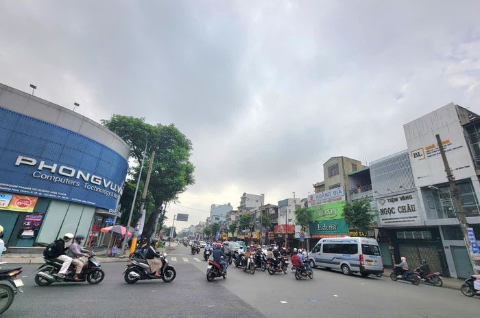 Đường Trường Chinh (đoạn qua địa bàn quận Tân Bình cũ) nơi tuyến Metro số 2 sẽ đi qua. Ảnh: Quang Phương