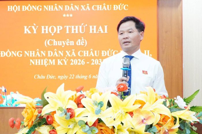 Bí thư Đảng ủy, Chủ tịch HĐND xã Châu Đức Lê Thanh Liêm phát biểu tại kỳ họp