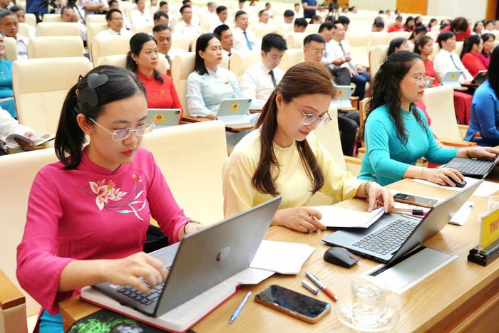 Các đại biểu tham dự kỳ họp