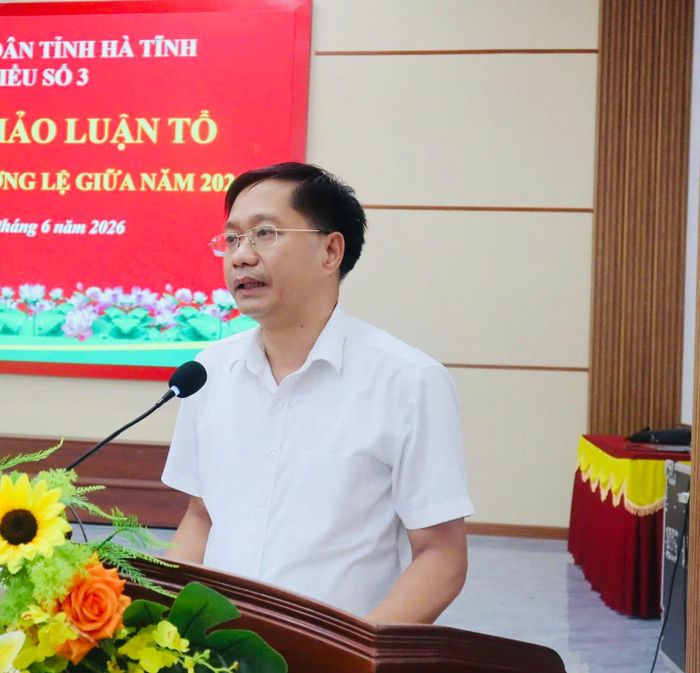 Chủ tịch UBND xã Thiên Cầm Võ Tá Nhân phát biểu