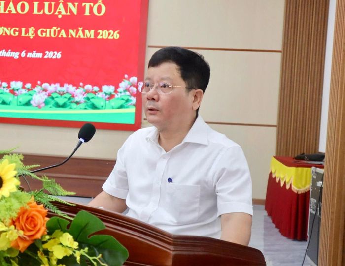 Chủ tịch UBND xã Cẩm Xuyên Phan Trọng Bình phát biểu