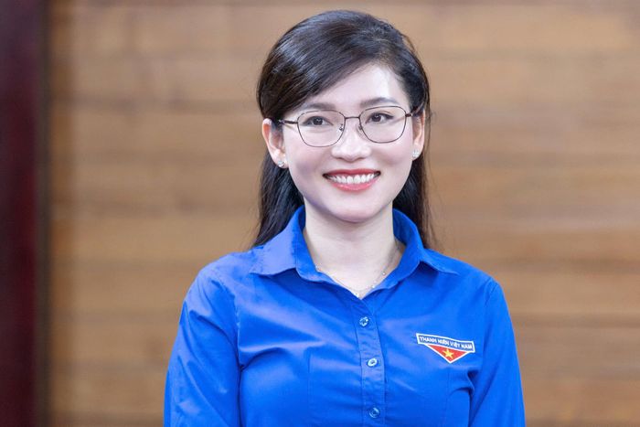 Đồng chí Hồ Hồng Nguyên, Trưởng ban Công tác hội quần chúng, cơ quan Ủy ban Trung ương MTTQ Việt Nam, được tín nhiệm bầu giữ chức Bí thư Trung ương Đoàn khóa XIII.