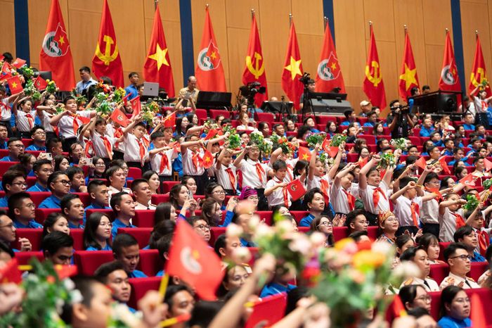 Đoàn thiếu nhi chào mừng Đại hội. Ảnh: Phạm Thắng