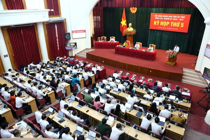 Quang cảnh kỳ họp