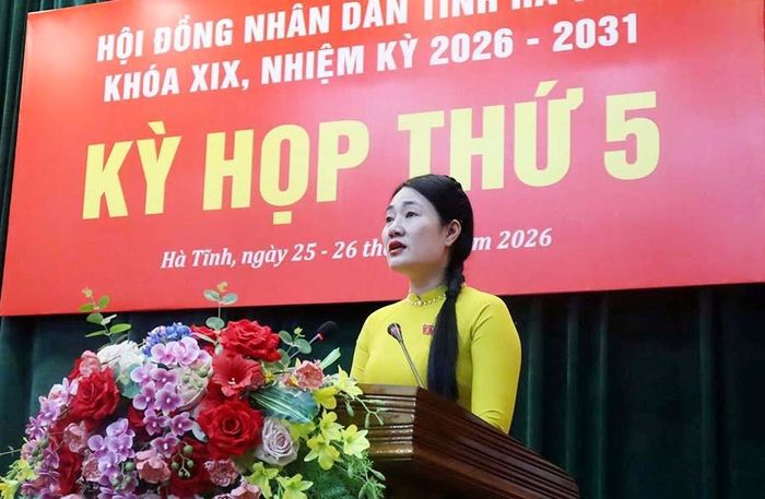 Phó Chủ tịch HĐND tỉnh Nguyễn Thị Việt Hà thông qua chương trình kỳ họp