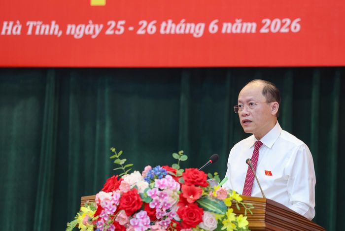 Phó Bí thư Thường trực Tỉnh ủy, Chủ tịch HĐND tỉnh Hà Tĩnh Nguyễn Hồng Lĩnh phát biểu khai mạc kỳ họp