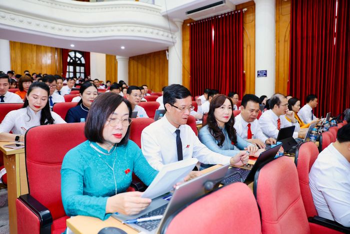 Các đại biểu dự kỳ họp.