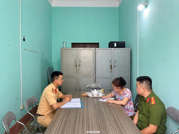 Trạm CSGT Tùng Diễn phối hợp Công an xã Tân Thành đã mời bà L.T.L. đến làm việc. Ảnh: Công an tỉnh Lạng Sơn