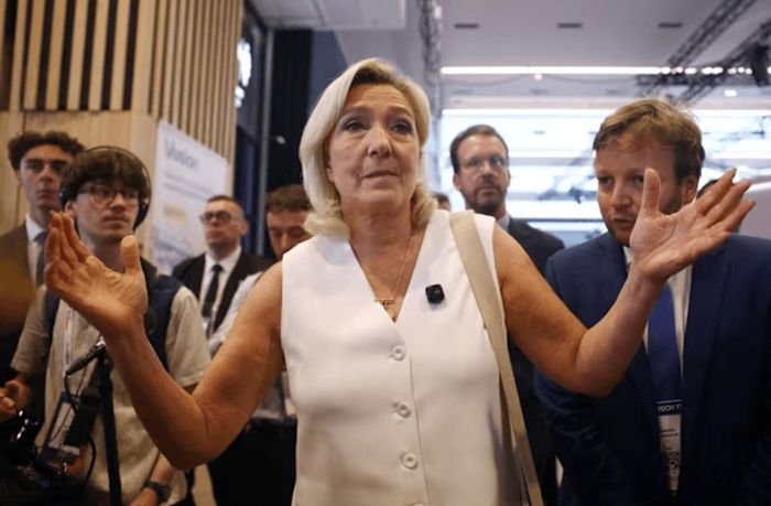 Bà Marine Le Pen, ứng cử viên Tổng thống của đảng Tập hợp Quốc gia (RN) đã biến điều hòa thành một công cụ chính trị. Ảnh: Reuters