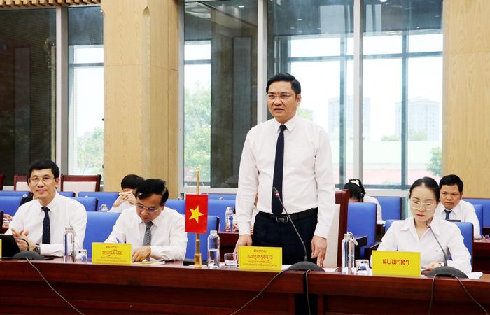 Chủ tịch HĐND tỉnh Hoàng Nghĩa Hiếu phát biểu.