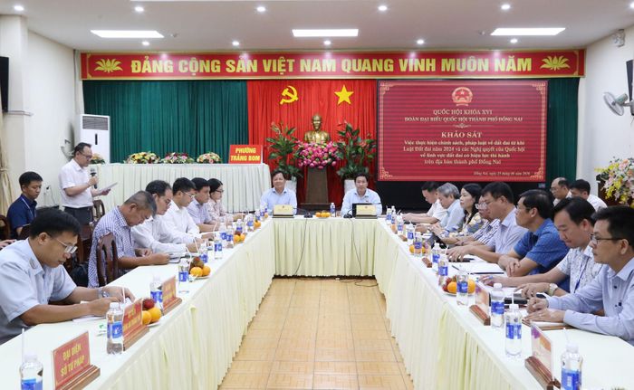 Đoàn làm việc với các xã, phường tại UBND phường Trảng Bom. Ảnh: Văn Dũng