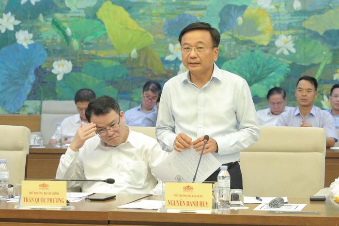 Thứ trưởng Bộ Xây dựng Nguyễn Danh Huy phát biểu