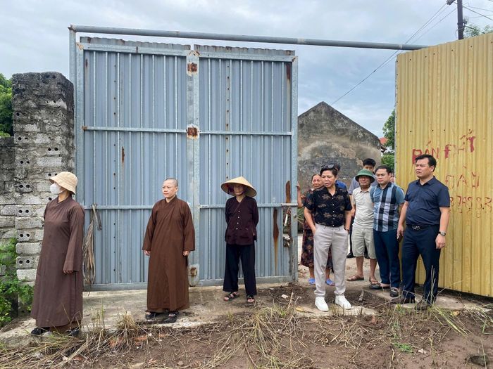 Lãnh đạo xã Việt Tiến kiểm tra thực địa phục vụ công tác động thổ chùa Vân Nội