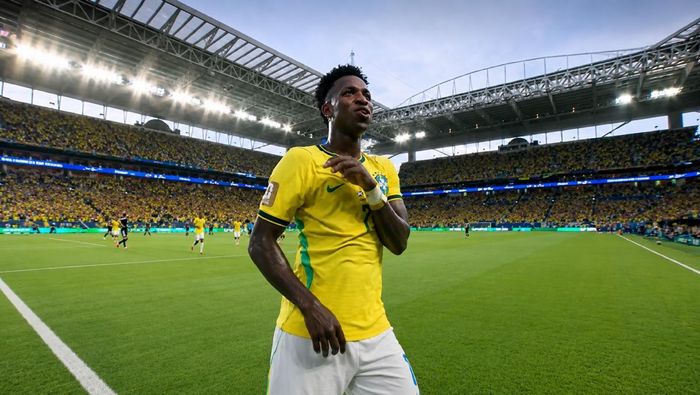 Vinicius với cú đúp bàn thắng