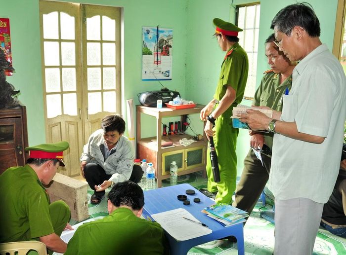 Khám xét khẩn cấp tại căn cứ của tổ chức phản động “Hội đồng công luật công án Bia Sơn”.