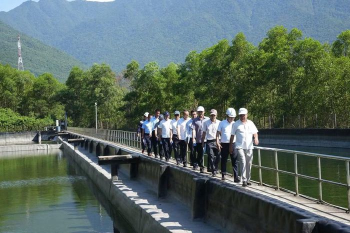Lãnh đạo UBND TP Huế cùng các cơ quan chức năng kiểm tra tại nhà máy nước Chân Mây.
