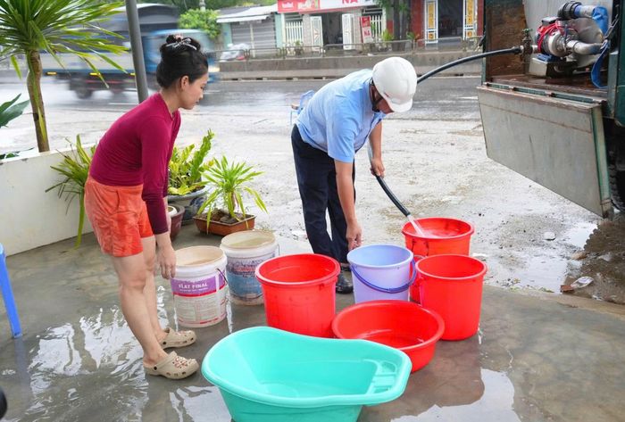 Nhiều khu dân cư ở xã Chân Mây – Lăng Cô (TP Huế) thiếu nước sạch.