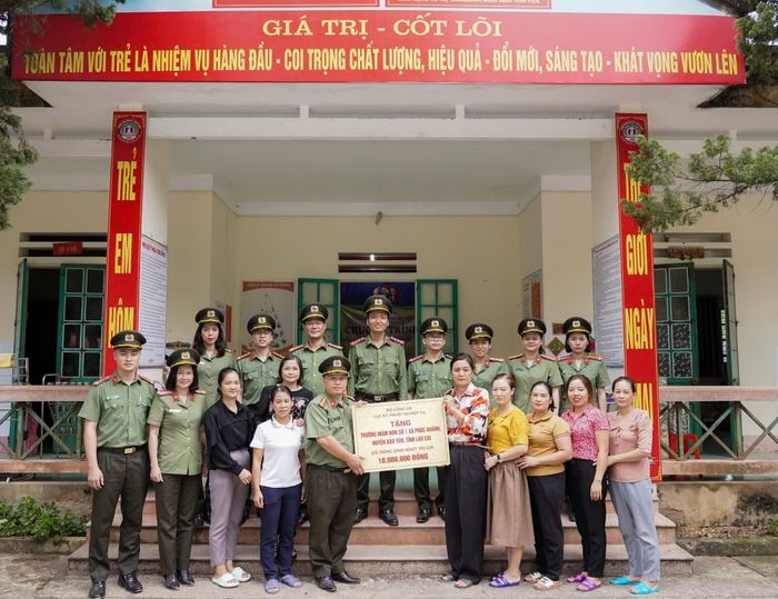 Đoàn công tác Cục Kỹ thuật nghiệp vụ đến thăm và tặng quà Trường Mầm non số 1 Phúc Khánh, Bảo Yên, Lào Cai tháng 4/2024.