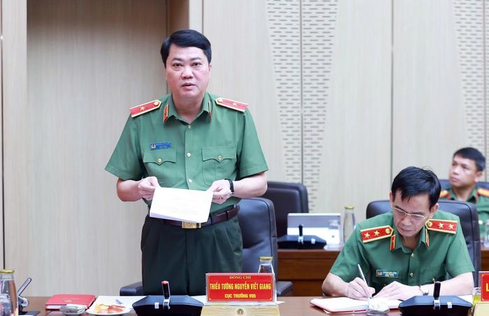  Thiếu tướng Nguyễn Viết Giang, Cục trưởng Cục Xây dựng phong trào bảo vệ ANTQ phát biểu tại buổi làm việc. 