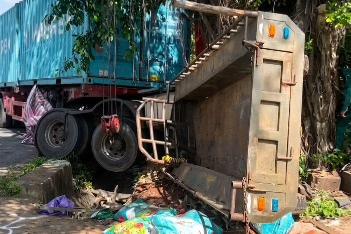  Hiện trường vụ tai nạn giao thông liên quan tới máy cày khiến 4 người tử vong. 