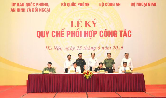 Các đồng chí lãnh đạo chứng kiến lễ ký Quy chế phối hợp công tác giữa 4 đơn vị.