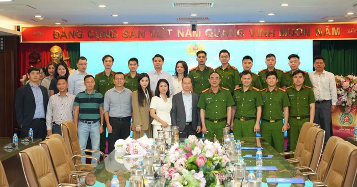 Các đại biểu tham dự lễ ký kết.