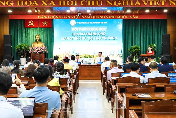 Thành phố quyết tâm giữ vững vai trò đô thị hạt nhân, đồng thời trở thành trung tâm tài chính, logistics, y tế và văn hóa tầm cỡ quốc tế.