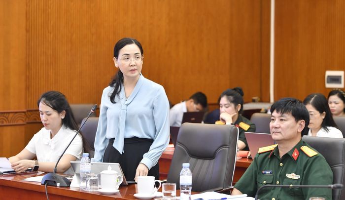 Giám đốc Sở Nội vụ tỉnh Cao Bằng Lý Thị Huệ phát biểu tại tọa đàm.