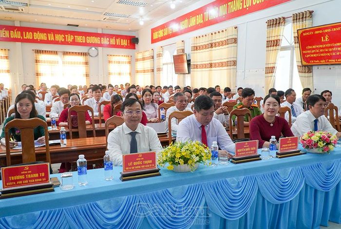 UBND xã Cái Nước tổ chức Lễ công bố Nghị quyết của HĐND xã về thành lập các ấp, các quyết định về thành lập chi bộ và nhân sự các ấp sau sắp xếp vào ngày 17/6 vừa qua.