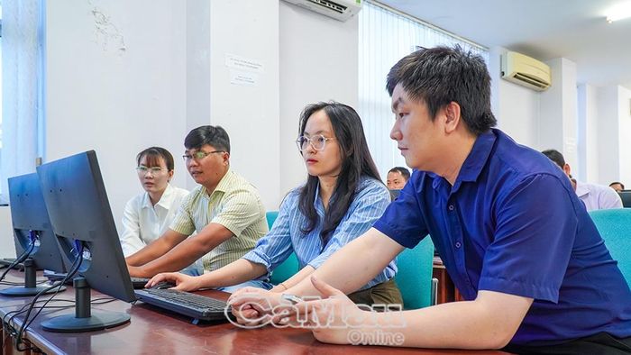  Học viên trực tiếp thực hành thao tác trên phần mềm KPI tại buổi tập huấn.