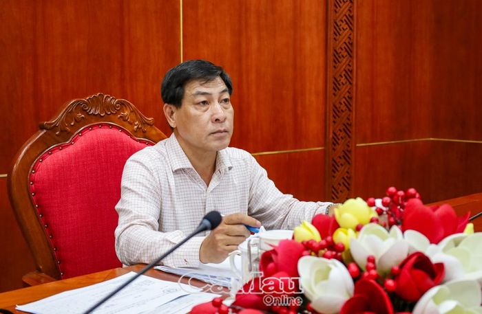 Ông Nguyễn Chí Thanh, Giám đốc Sở Y tế tỉnh Cà Mau, tham dự hội nghị tại điểm cầu tỉnh Cà Mau.
