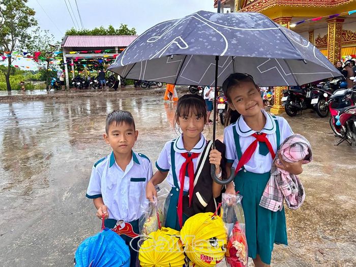 Trẻ em cần được quan tâm, chăm lo và tạo môi trường vui chơi an toàn, lành mạnh, nhất là trong dịp hè. (Ảnh minh họa: Trẻ em xã Thanh Tùng tham gia chương trình Tết thiếu nhi).