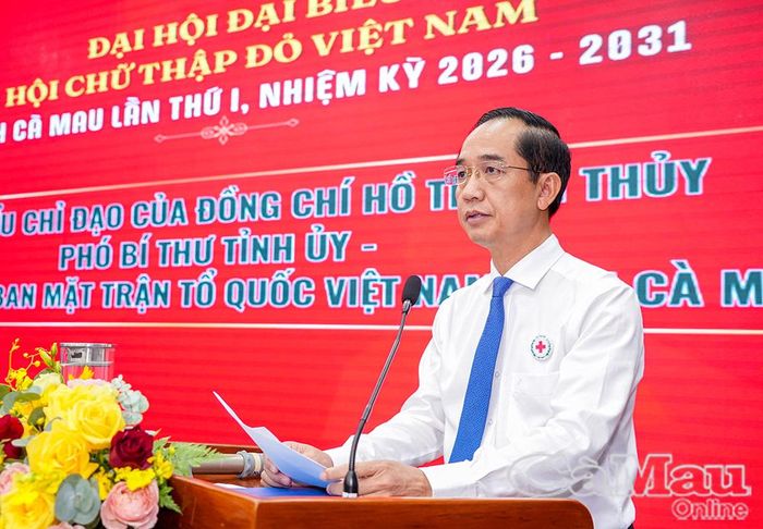  Đồng chí Hồ Thanh Thủy, Phó Bí thư Tỉnh ủy, Chủ tịch UB MTTQ Việt Nam tỉnh Cà Mau, nhấn mạnh: Hội Chữ thập đỏ là lực lượng nòng cốt trong hoạt động nhân đạo.