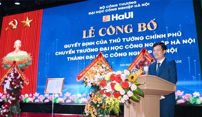 PGS.TS. Kiều Xuân Thực - Giám đốc Đại học Công nghiệp Hà Nội phát biểu tại buổi lễ.