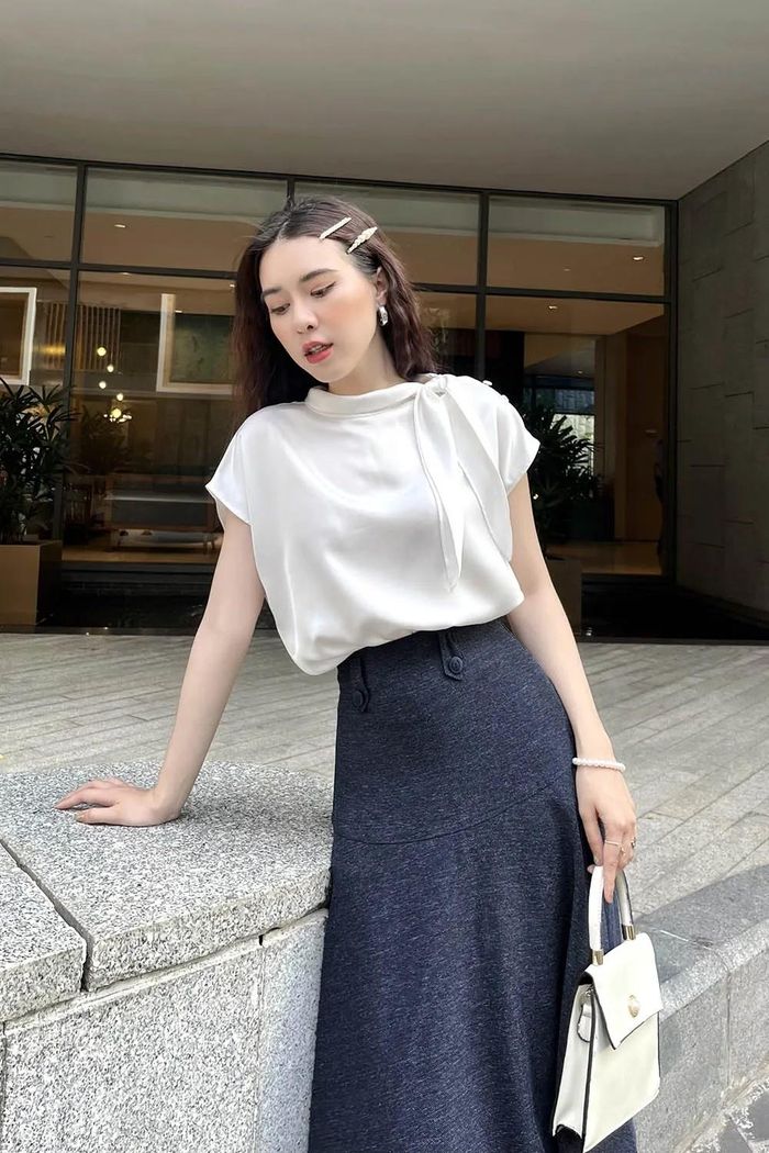 Áo sơ mi tay hến có thể tạo điểm nhấn một cách nhẹ nhàng