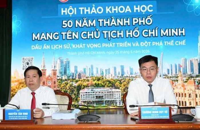 TS. Trương Minh Huy Vũ, Viện trưởng Viện Nghiên cứu Phát triển TPHCM và PGS.TS Nguyễn Tấn Vinh, Giám đốc Học viện Chính trị khu vực II, chủ trì hội thảo
