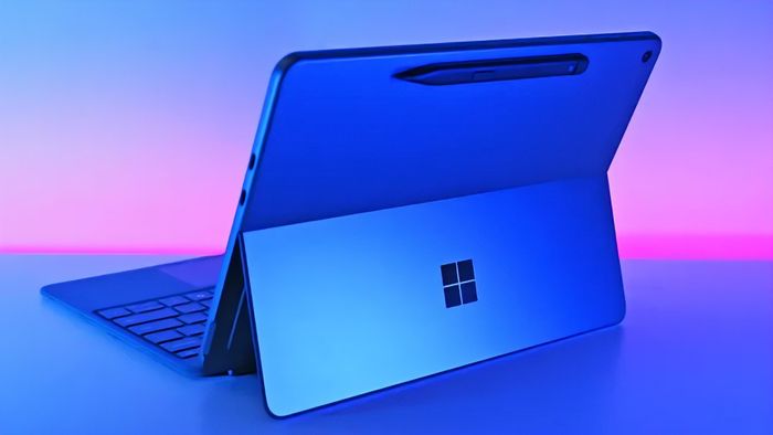 Surface Pro và Surface Laptop phiên bản RAM 8GB được giới thiệu với mức giá dễ tiếp cận hơn. (Nguồn: Future*Daniel Rubino)