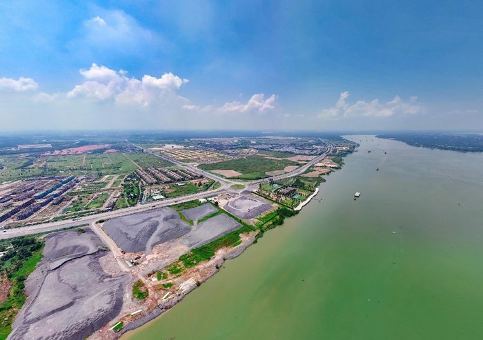 Sông Đồng Nai đóng vai trò mạch nguồn sinh thái và hành lang cảnh quan chiến lược của toàn vùng.