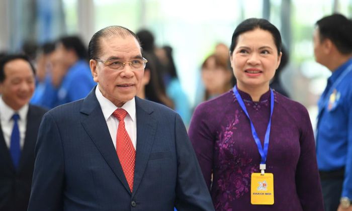 Nguyên Tổng Bí thư Nông Đức Mạnh dự phiên trọng thể Đại hội.