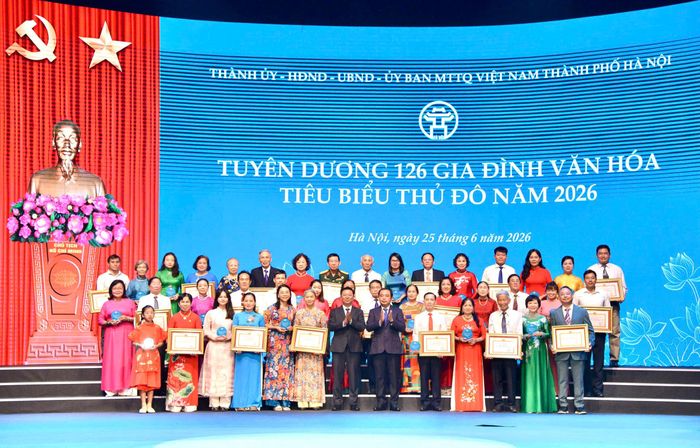 Lễ tuyên dương 126 gia đình văn hóa tiêu biểu Thủ đô năm 2026.