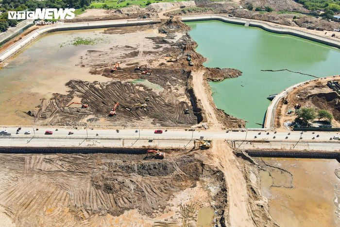 Theo ghi nhận của phóng viên Báo điện tử VTC News, đến nay các hạng mục chính của dự án cơ bản hoàn thành. Lòng hồ đã được nạo vét, hệ thống kè bờ được xây dựng đồng bộ cùng các tuyến thu gom, tiêu thoát nước và hạ tầng kỹ thuật phục vụ vận hành.