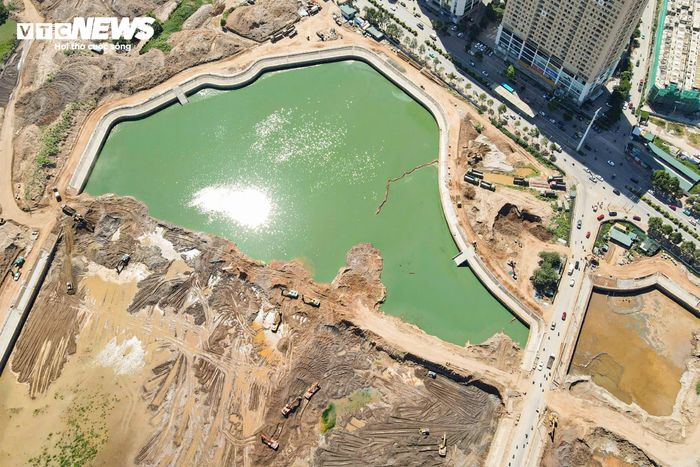 Được khởi công ngày 27/1, dự án giữ vai trò điều tiết nước cho toàn bộ lưu vực Mễ Trì, Đại Mỗ và Mỹ Đình. Sau gần 5 tháng triển khai, công trình đã bước vào giai đoạn hoàn thiện cuối cùng, hướng tới mục tiêu về đích vào ngày 30/6.