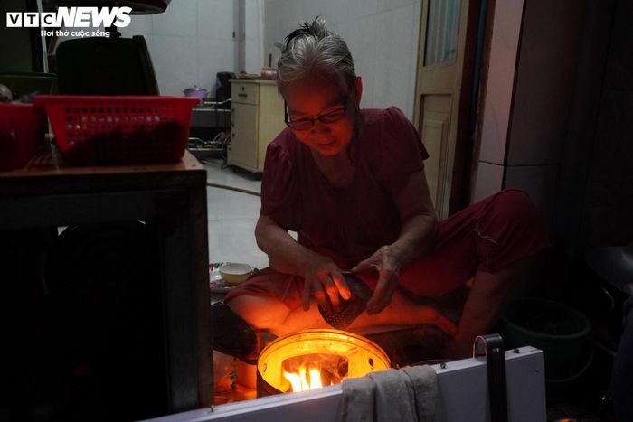 Trong khi đó, bà Tư (70 tuổi) cho biết đã gắn bó với khu Mả Lạng hơn 50 năm và chứng kiến nhiều đổi thay của TP.HCM, nhưng khu vực này vẫn gần như không thay đổi. "Tôi rất mong lần này dự án được thực hiện để khu vực thay da đổi thịt, theo kịp sự phát triển chung của thành phố", bà nói.