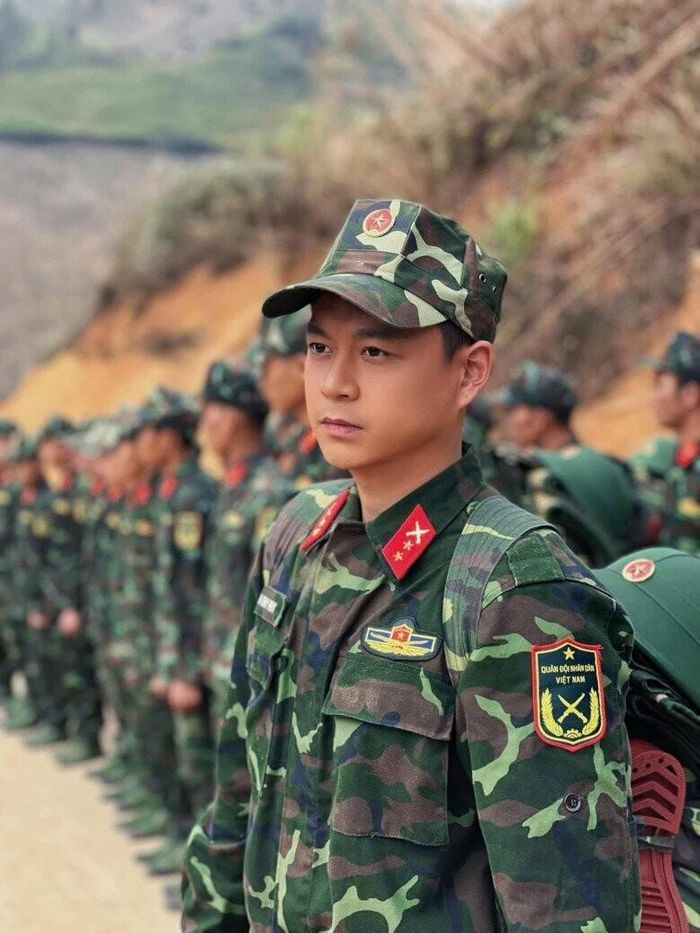 Con trai thứ 2 của cố NSND Hoàng Dũng tham gia nhiều bộ phim truyền hình.